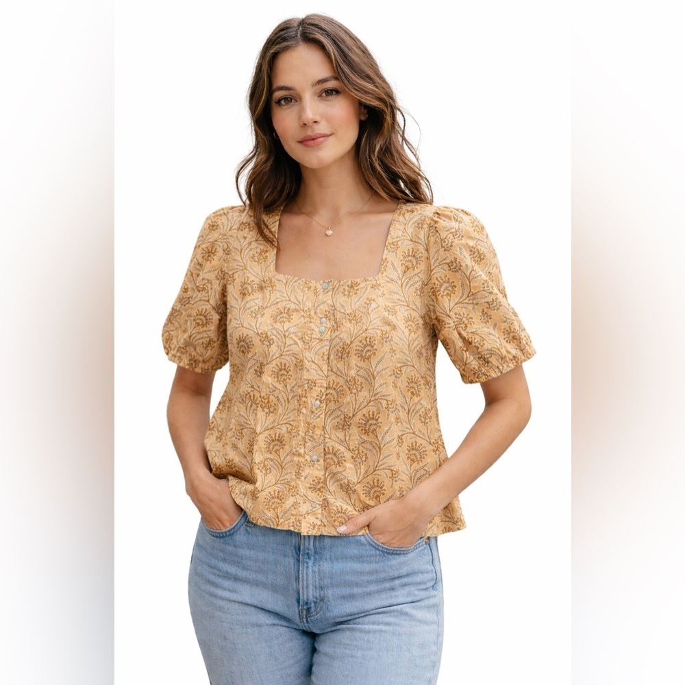 Never a Wallflower beige square neck peasant top size XS Pearl snap front floral